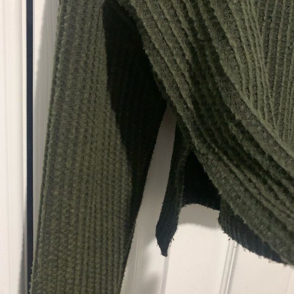 Dark green mock neck sweater - Picture 2 of 2